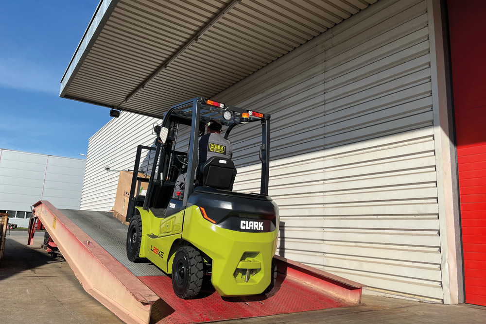 Elektrikli Forklift L30XE (CLARK Raider Serisi)